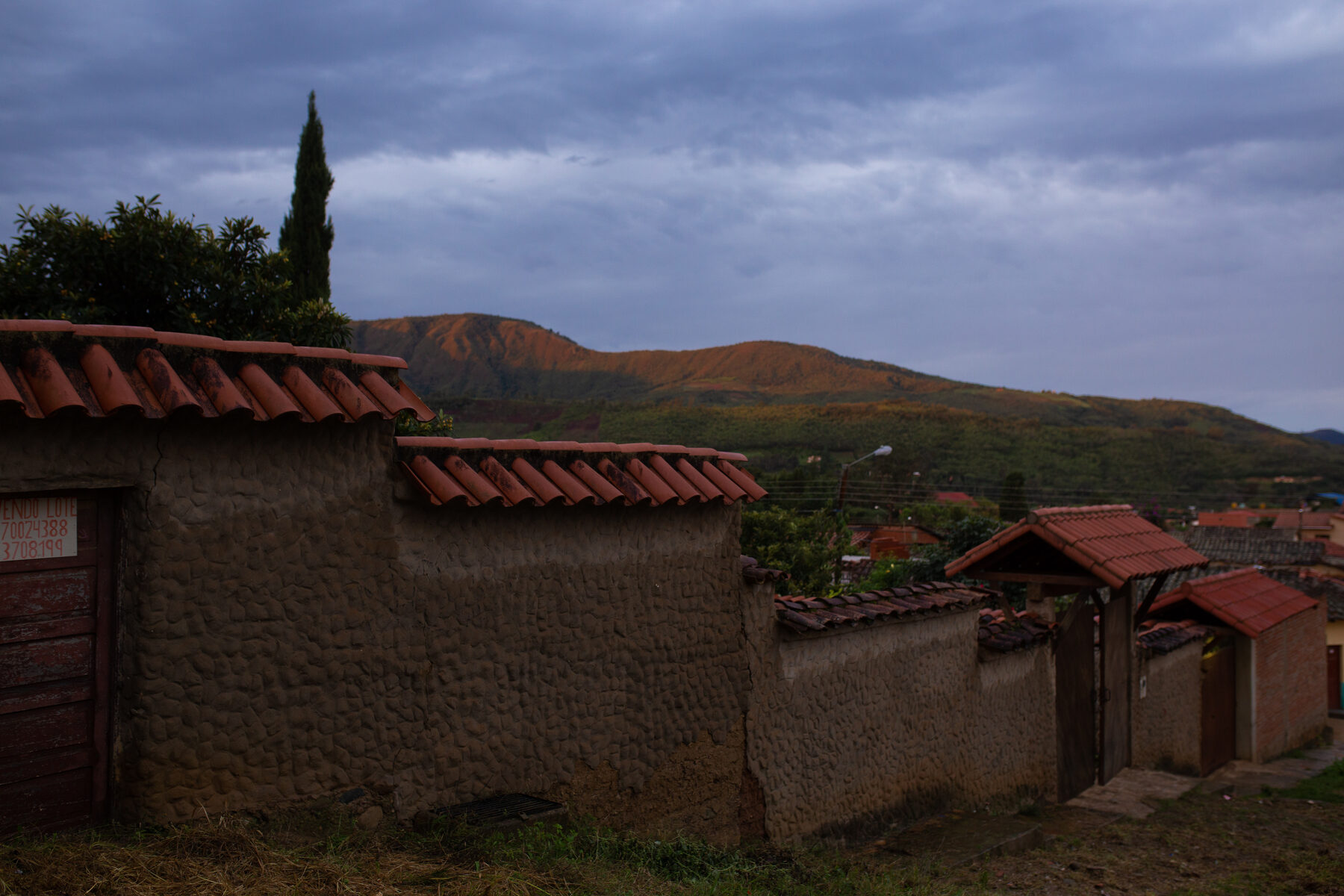 Tiled rooftops below the mountains around Samaipata at dusk